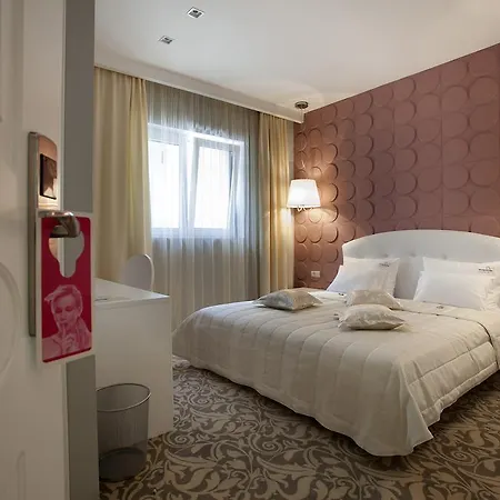 New Belgrade Garni Hotel Hotel 4*
