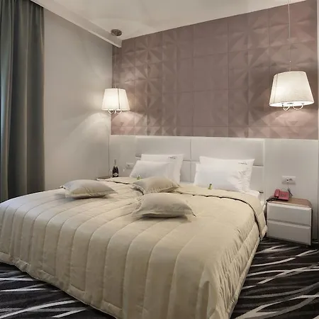 فندق New Garni 4*